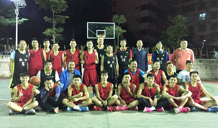 参赛队员合影留念（学生工作处提供）.jpg
