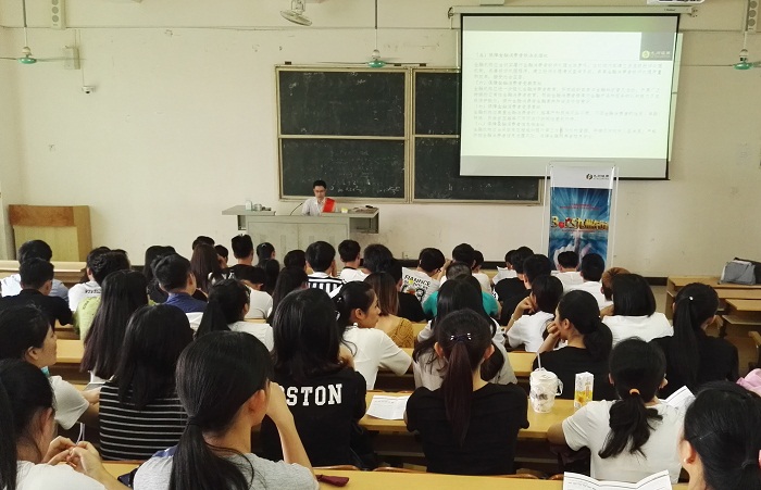 我校财经学院举办证券知识大讲堂（财经学院 孙璇摄影）.jpg
