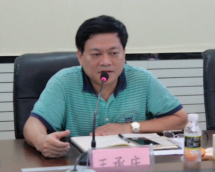 （王承庆书记主持会议 海职青年记者团许家波摄影）.JPG