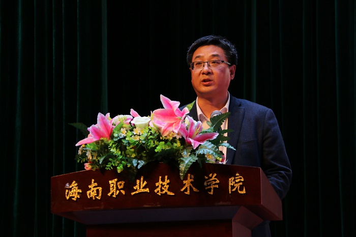 王安兴校长在yh86银河国际2018年元旦晚会上发表新年贺词（海职青年记者团黎加奎摄影）.JPG