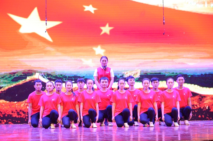情景朗诵《青春报告》（党委宣传部供图）.JPG