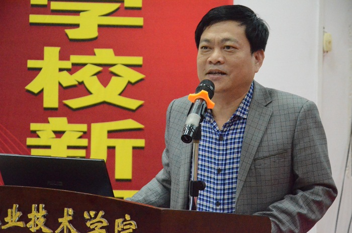（党委书记王承庆主持大会 党委宣传部朱泽东摄影）.JPG