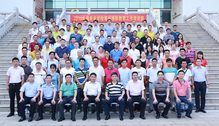 参训学员合影留念（海职青年记者团 王树敏摄影）.jpg