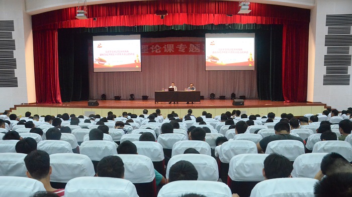 专题讲座现场（海职青年记者团__许家波摄影）.jpg