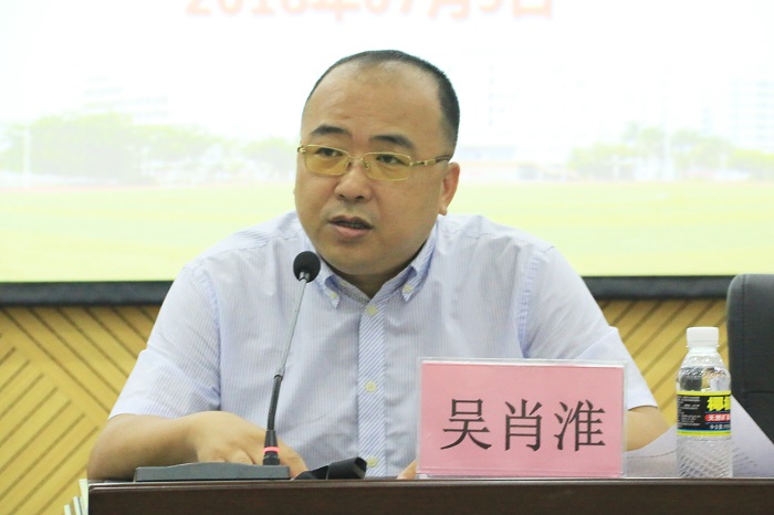 吴肖淮在结业典礼上做总结讲话（海职青年记者团 许家波摄影）.JPG