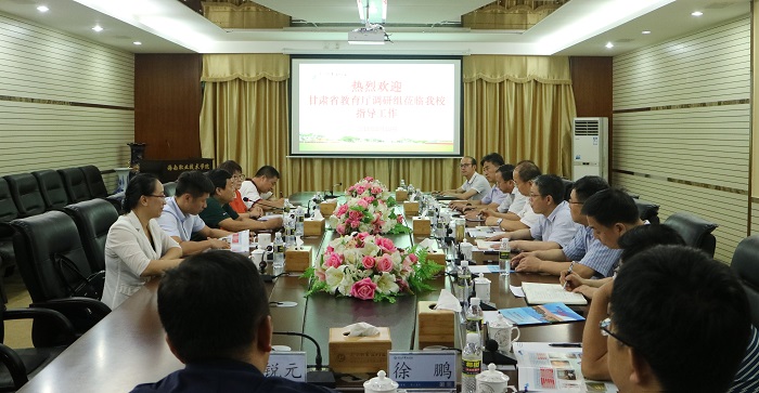 座谈会现场（党委宣传部 黄炳蔚摄影）.jpg